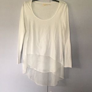 White knit shirt with sheer hem